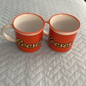 Vintage Reese’s mugs  